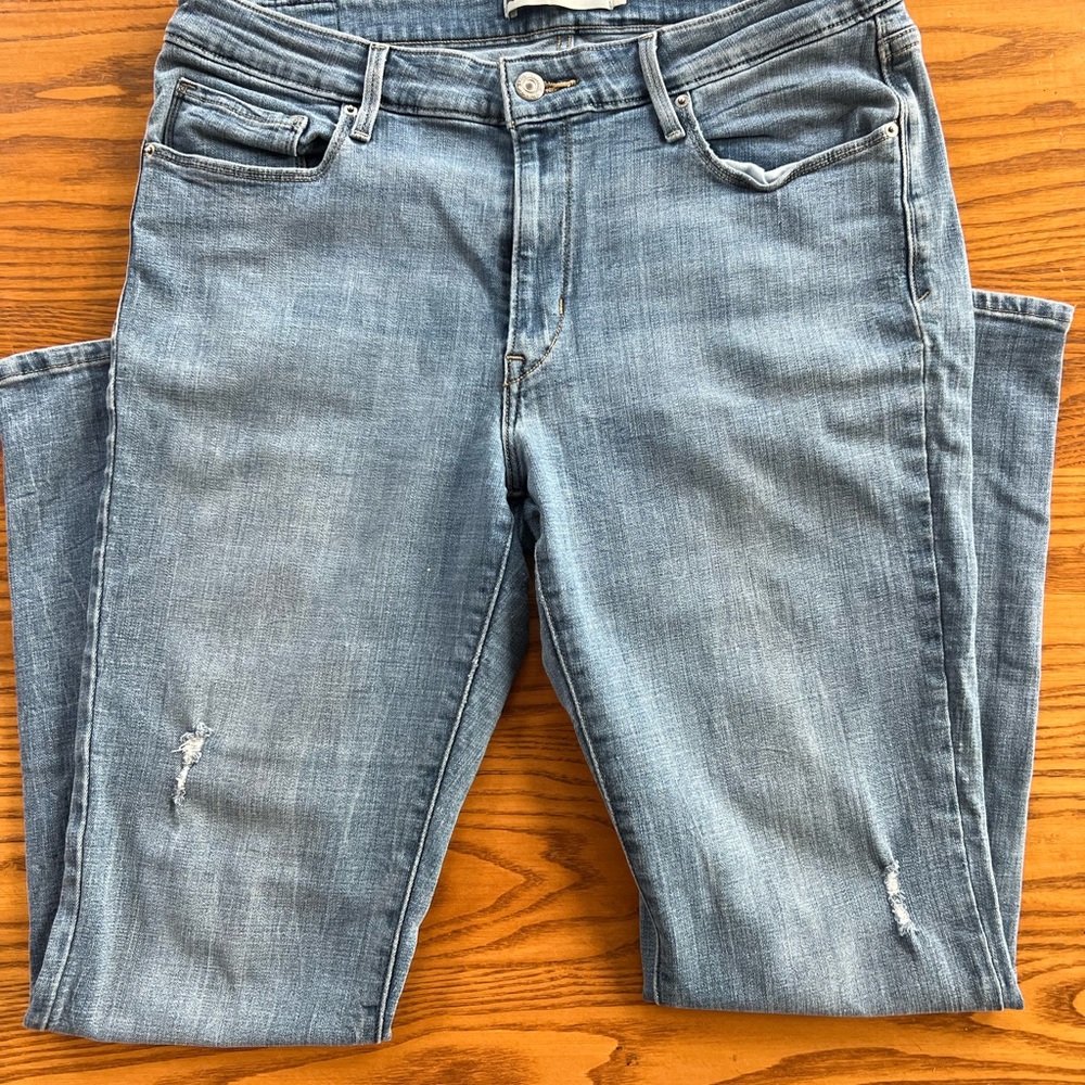 Levi’s mid rise skinny medium light wash size 16